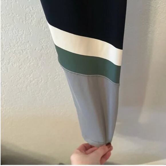 ALL ACCESS Tour Cropped Colorblock Leggings - Picture 3 of 8